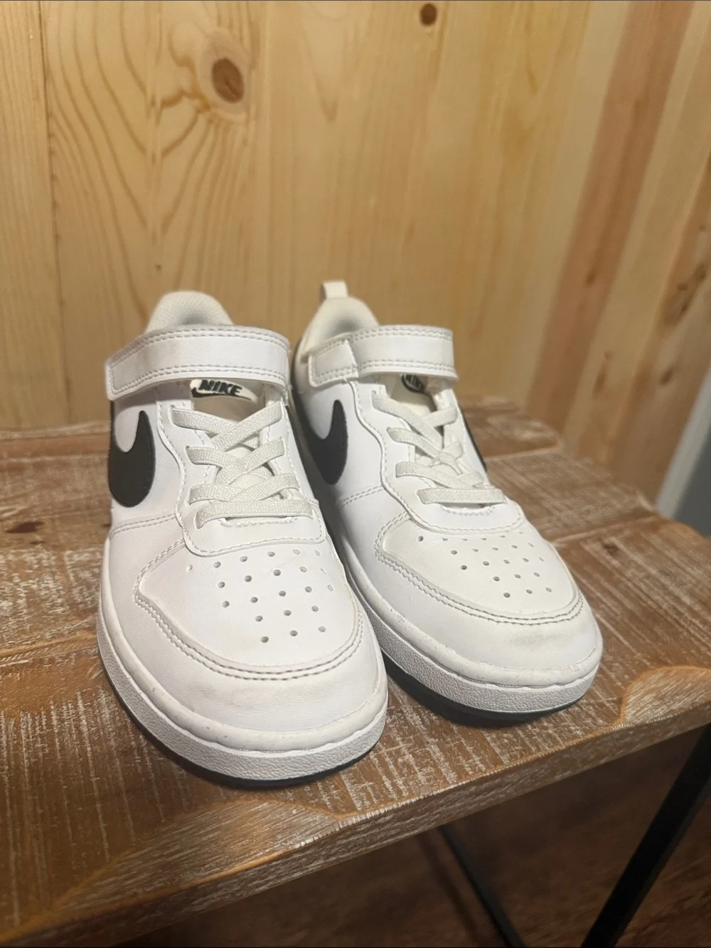 Nike White & Black Low-Top Sneakers with Strap